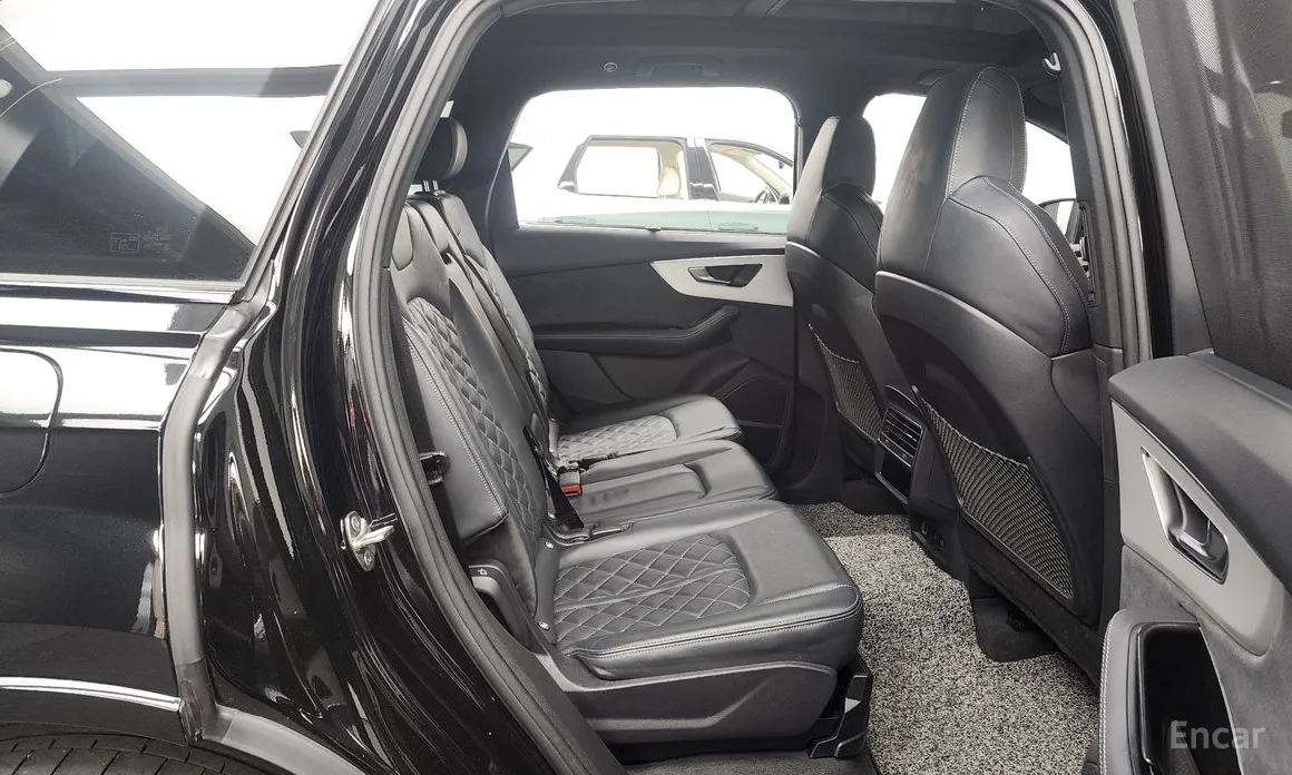 Фото 12 - Audi Q7