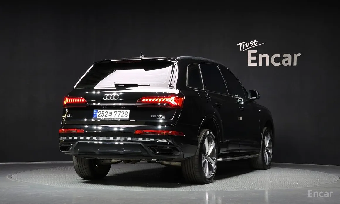 Фото 2 - Audi Q7