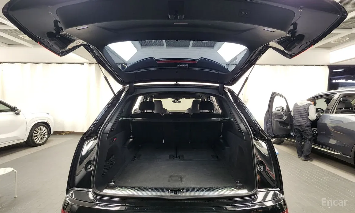 Фото 20 - Audi Q7