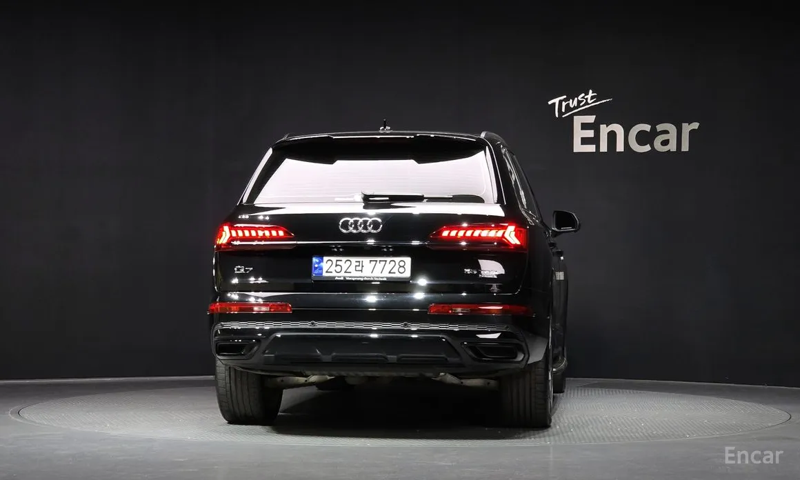 Фото 4 - Audi Q7