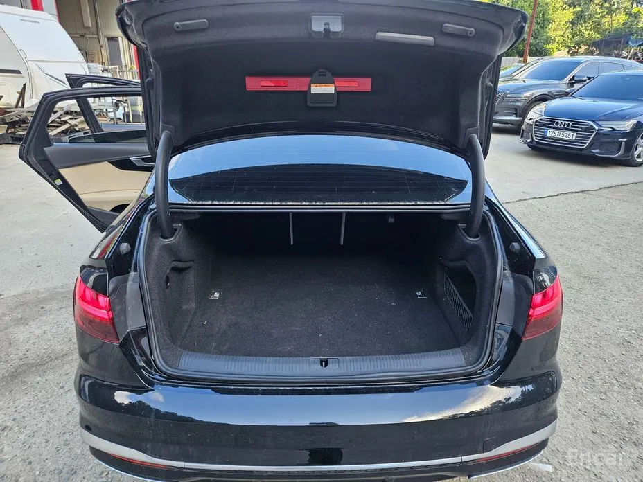 Фото 18 - Audi A4