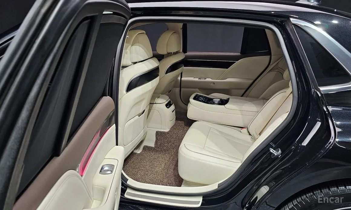 Фото 12 - Genesis G90