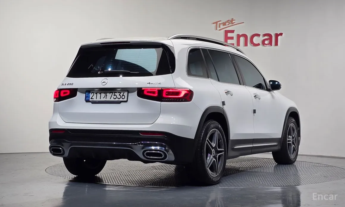 Фото 2 - Mercedes-Benz GLB-Class