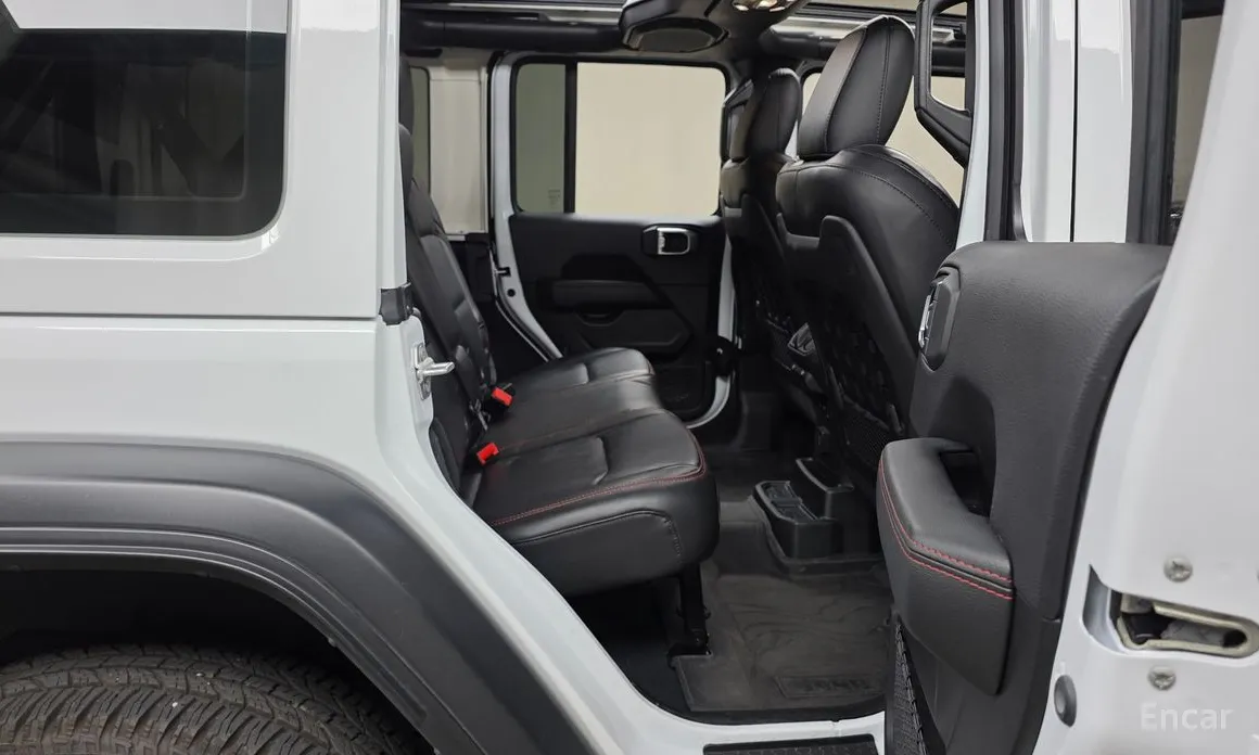 Фото 12 - Jeep Wrangler