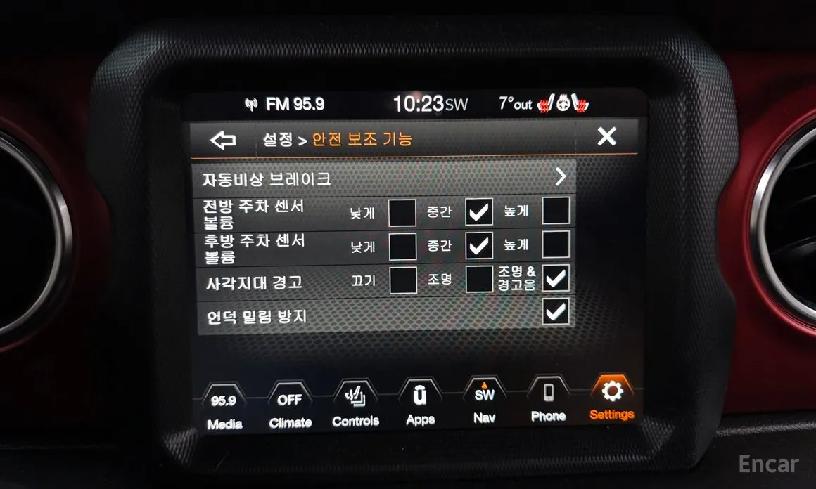 Фото 16 - Jeep Wrangler