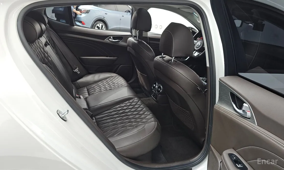 Фото 12 - Kia Stinger