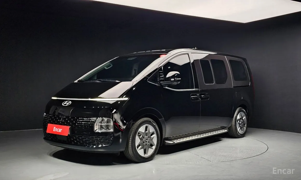 Фото 1 - Hyundai Staria