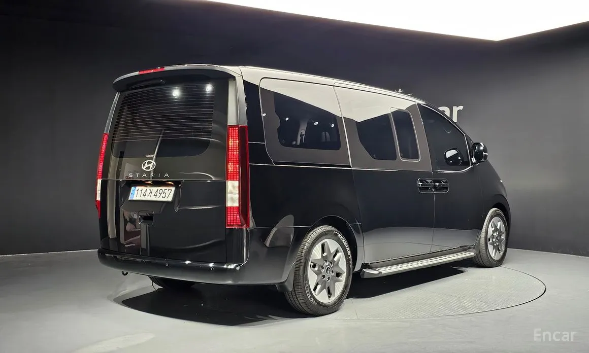 Фото 2 - Hyundai Staria