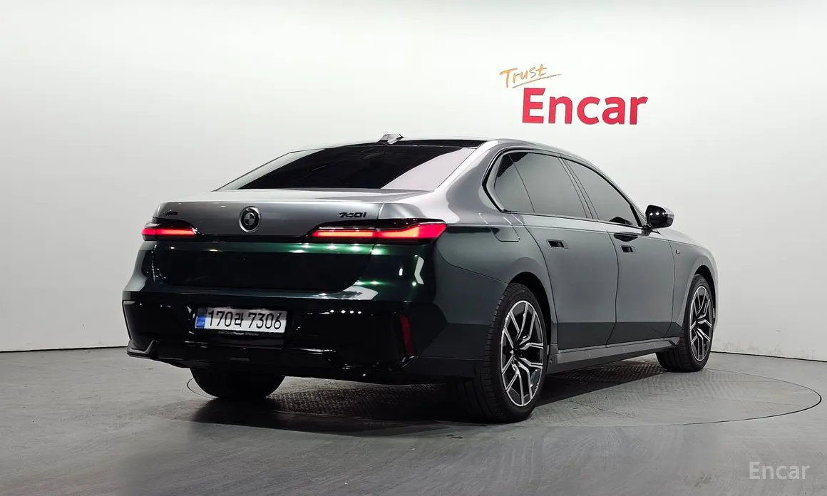 Фото 2 - BMW 7 Series