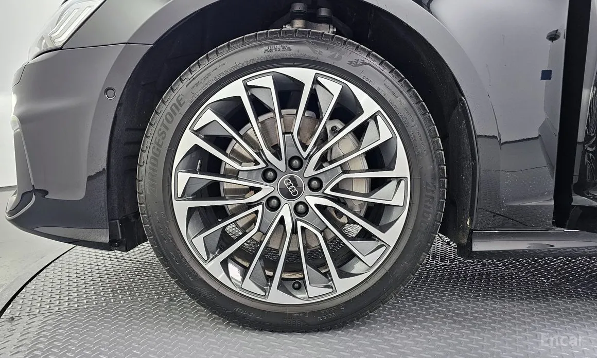 Фото 5 - Audi A6