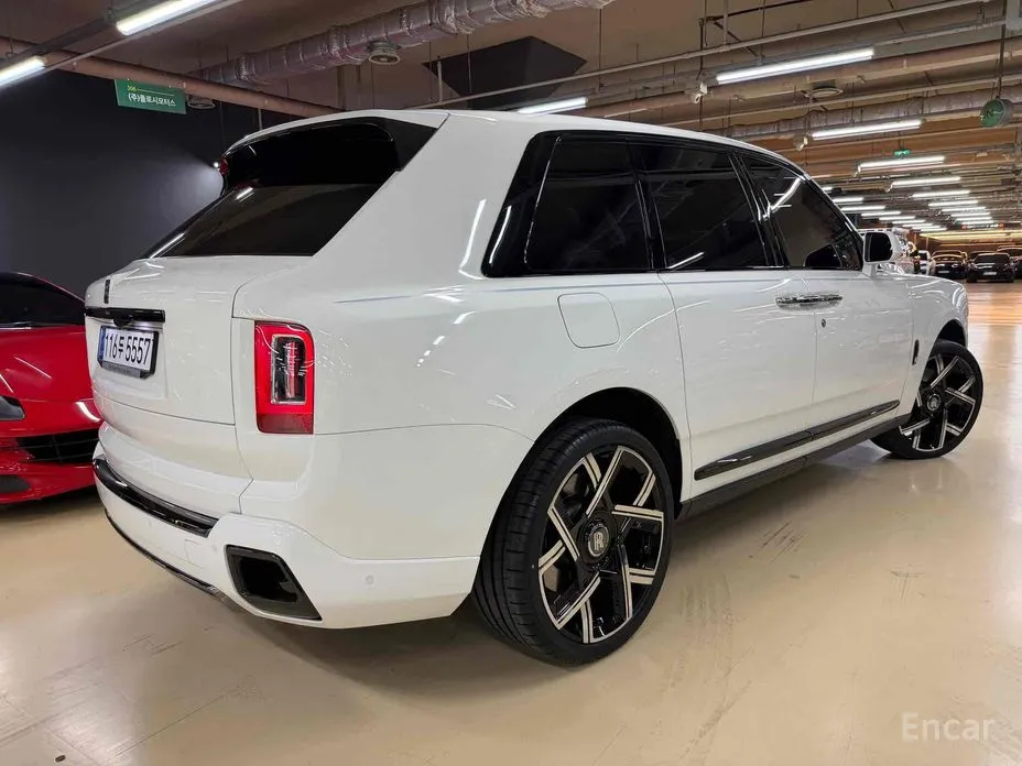 Фото 6 - Rolls-Royce Cullinan