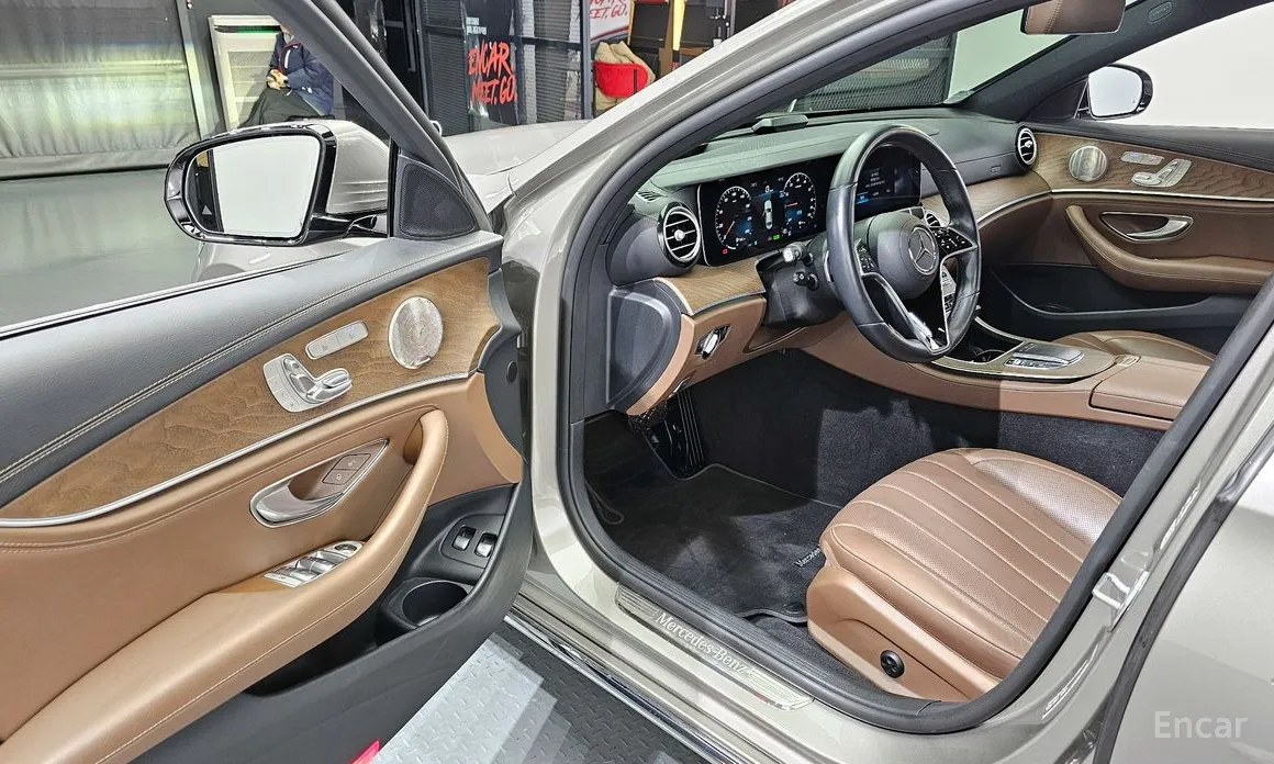 Фото 10 - Mercedes-Benz E-Class