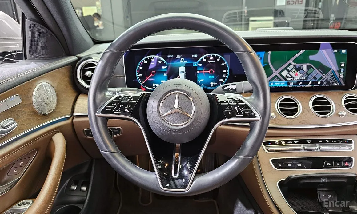 Фото 13 - Mercedes-Benz E-Class