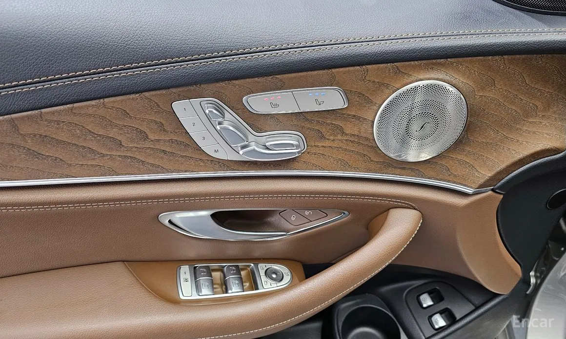 Фото 14 - Mercedes-Benz E-Class