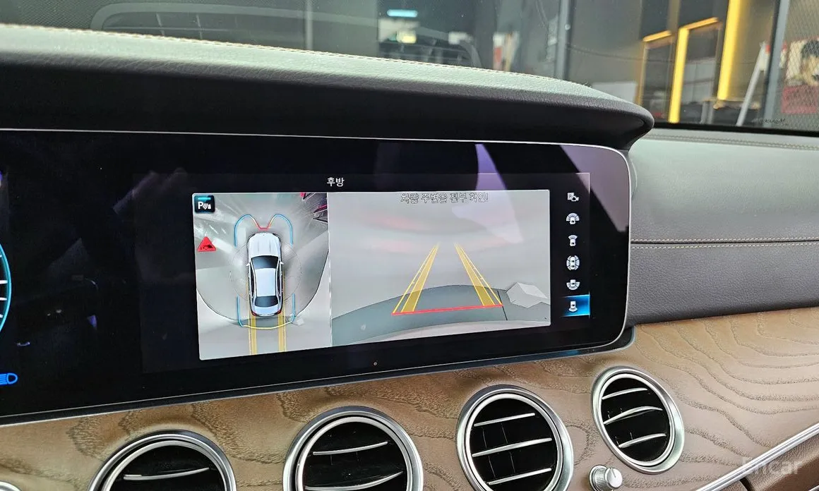 Фото 17 - Mercedes-Benz E-Class