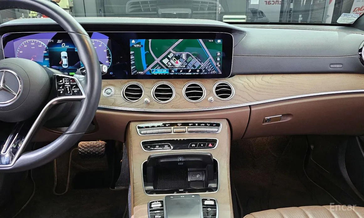 Фото 19 - Mercedes-Benz E-Class