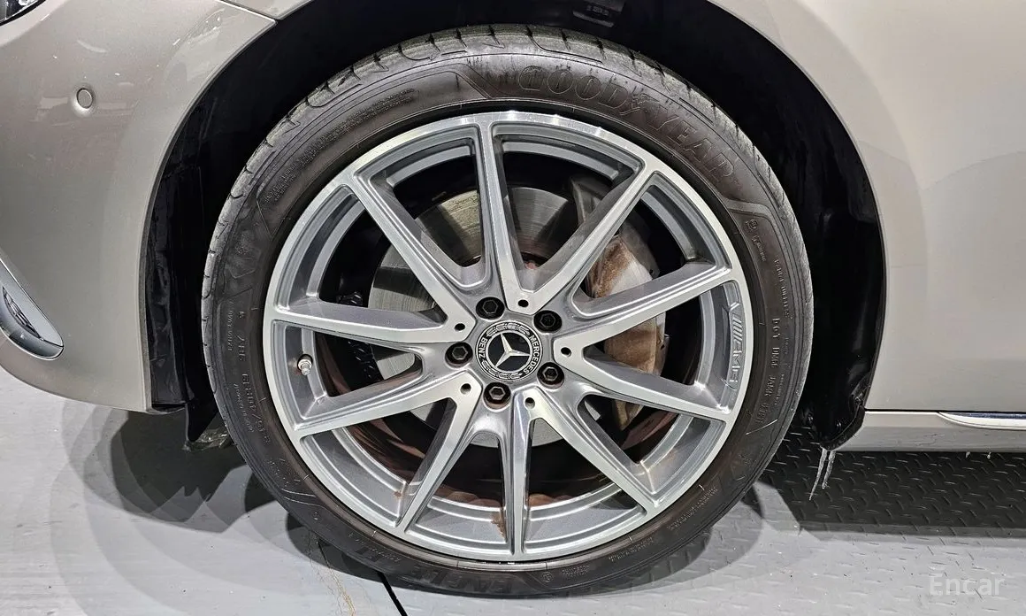 Фото 5 - Mercedes-Benz E-Class