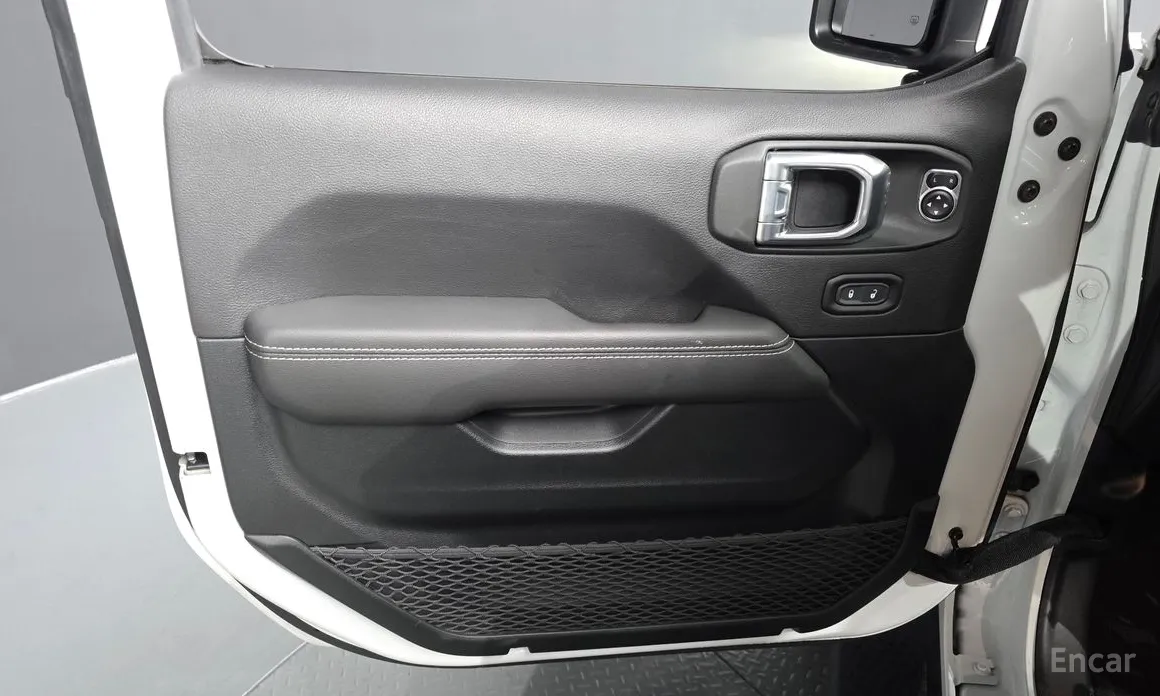 Фото 17 - Jeep Wrangler