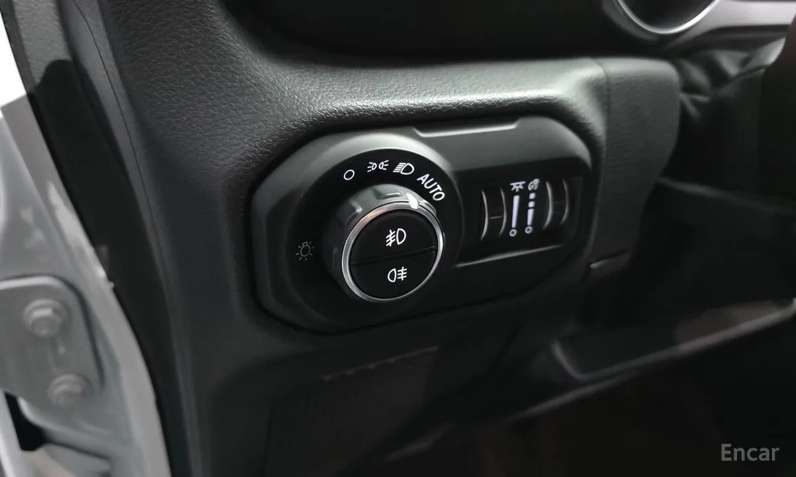 Фото 18 - Jeep Wrangler