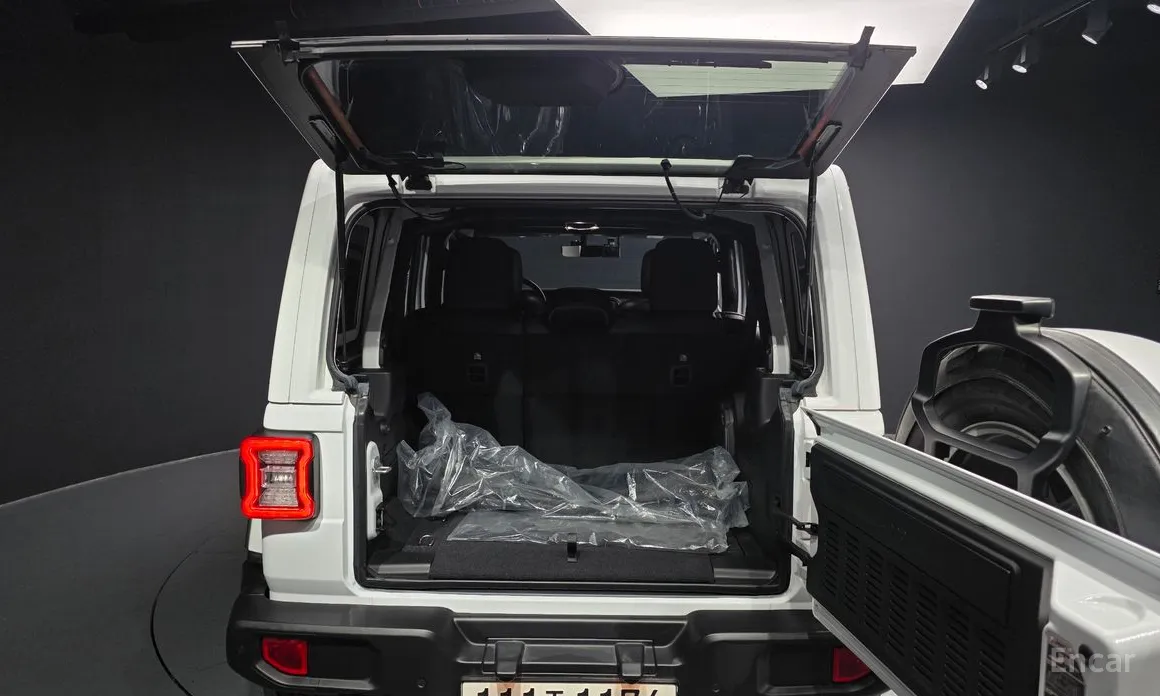 Фото 20 - Jeep Wrangler