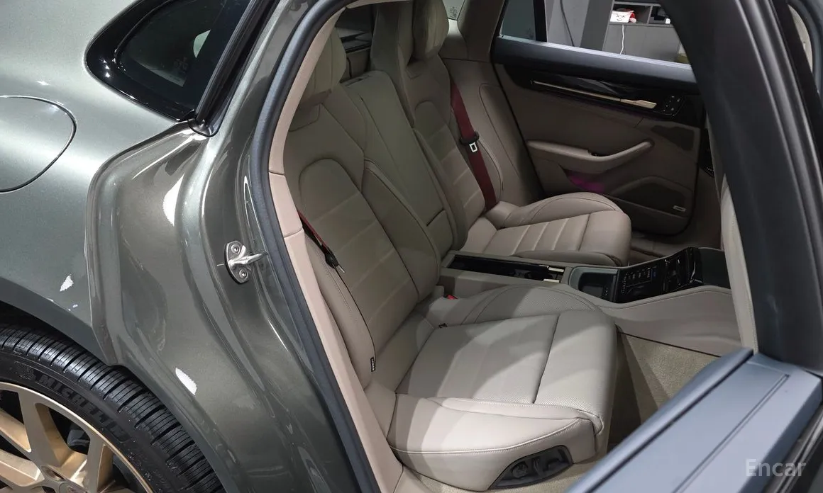 Фото 11 - Porsche Panamera