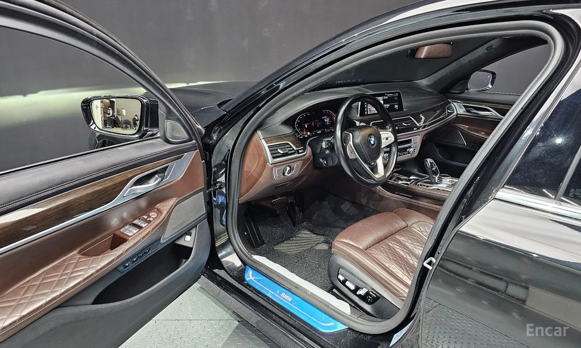 Фото 11 - BMW 7 Series