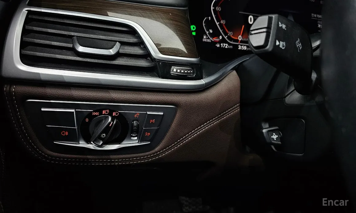 Фото 18 - BMW 7 Series