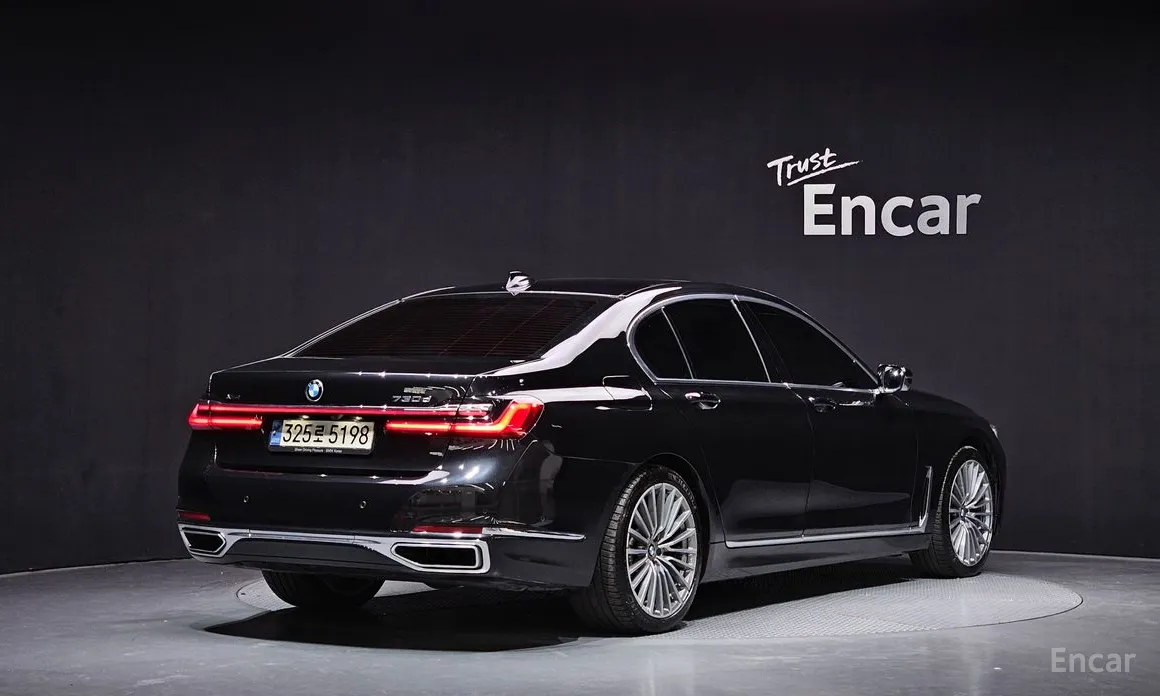 Фото 2 - BMW 7 Series