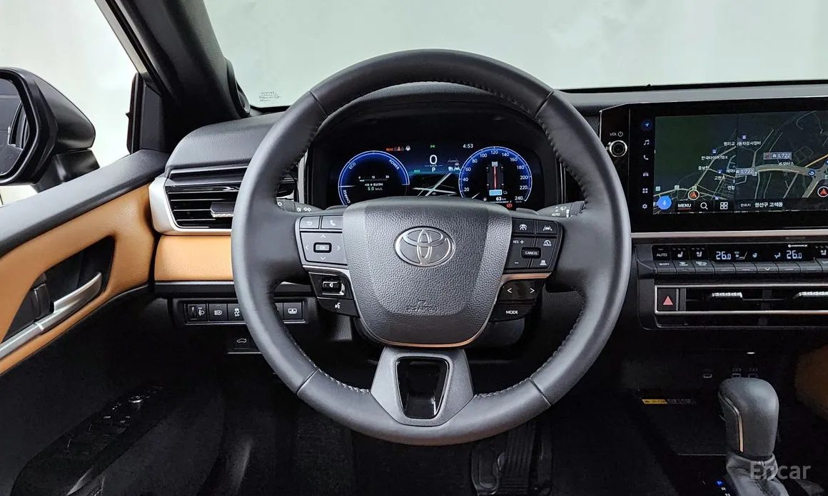 Фото 13 - Toyota Camry