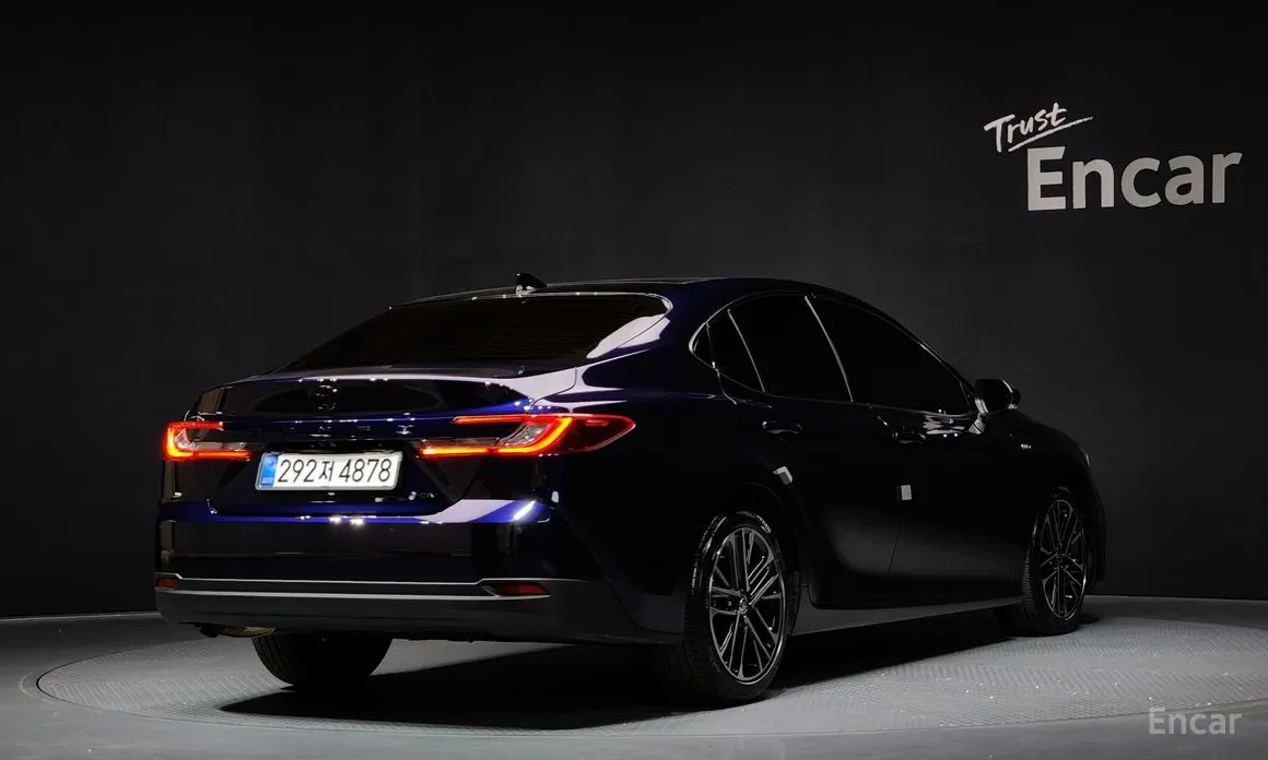 Фото 2 - Toyota Camry