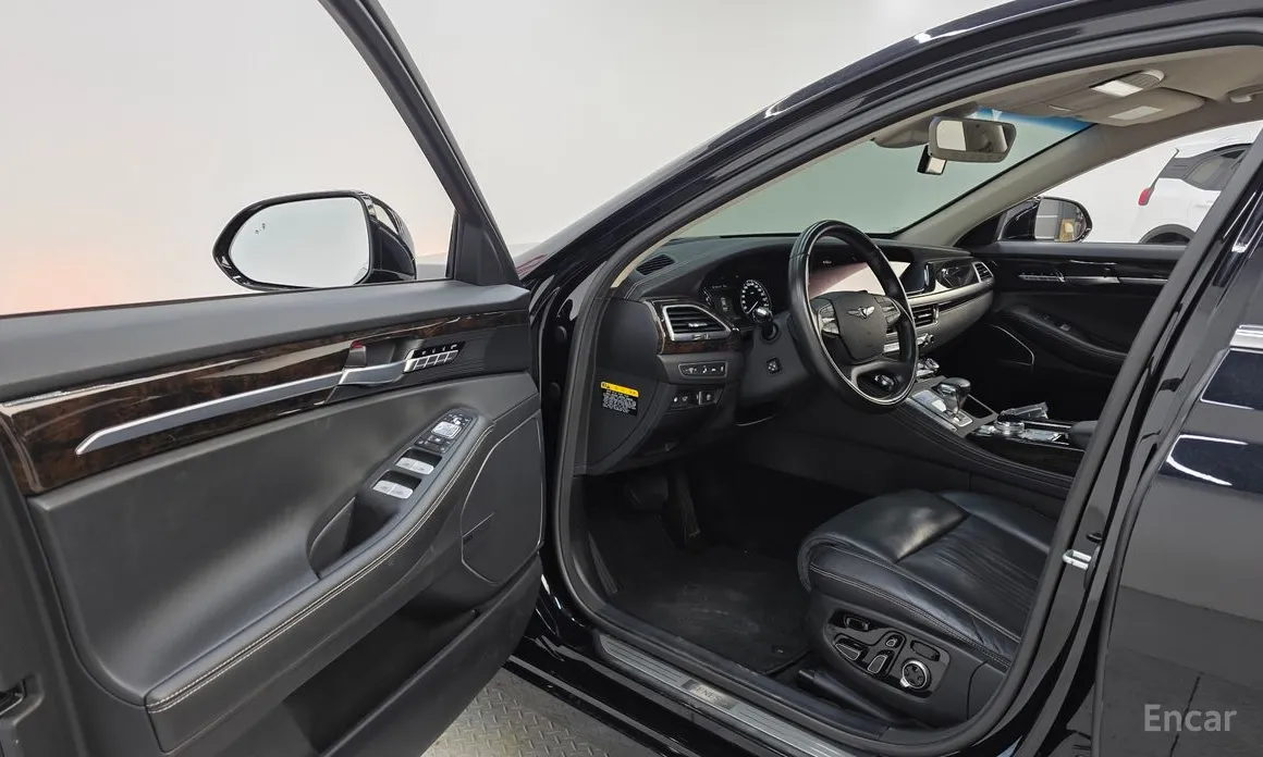 Фото 10 - Genesis G90