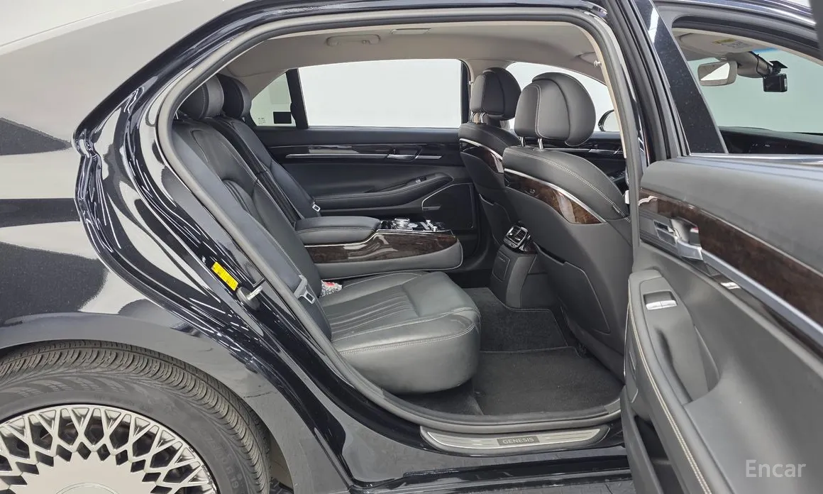 Фото 12 - Genesis G90