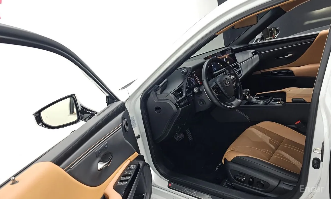 Фото 10 - Lexus ES