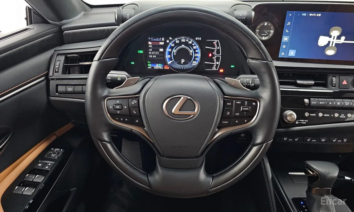 Фото 13 - Lexus ES