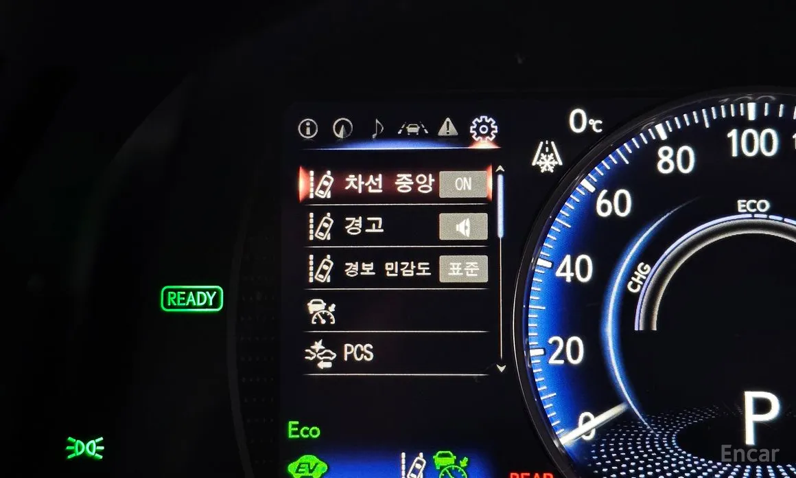 Фото 16 - Lexus ES