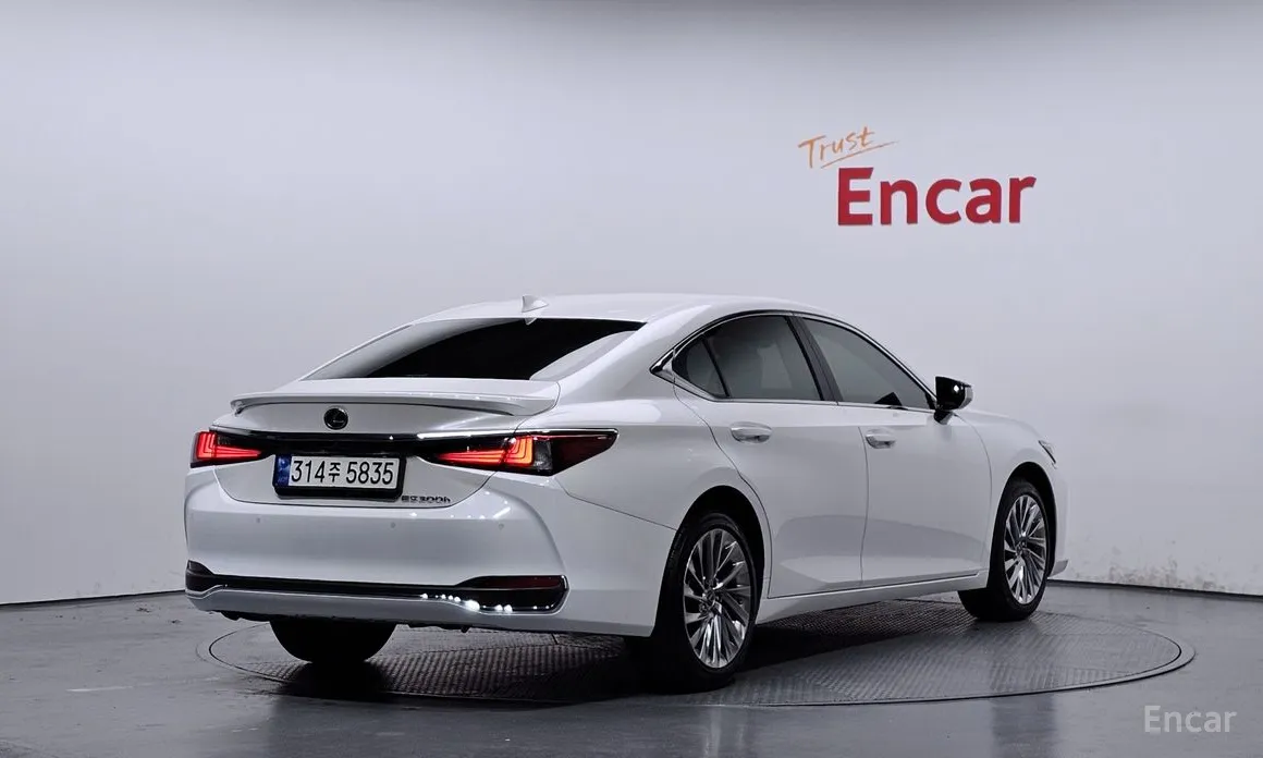 Фото 2 - Lexus ES