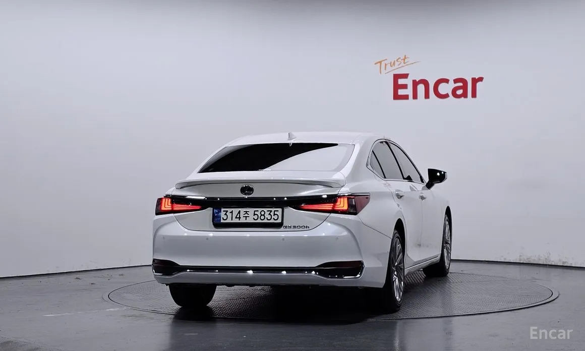 Фото 4 - Lexus ES