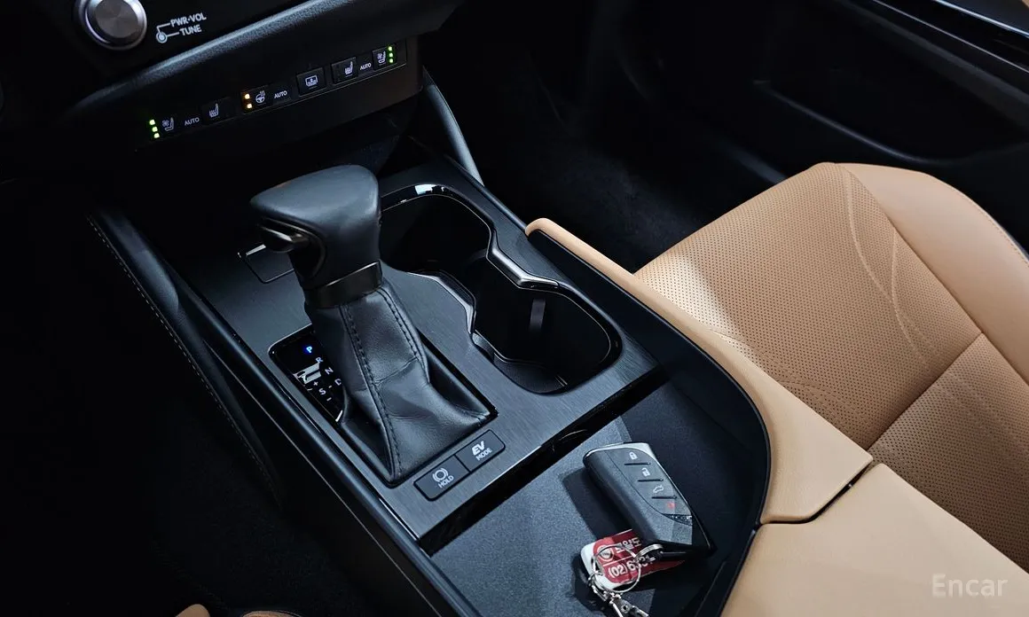 Фото 9 - Lexus ES