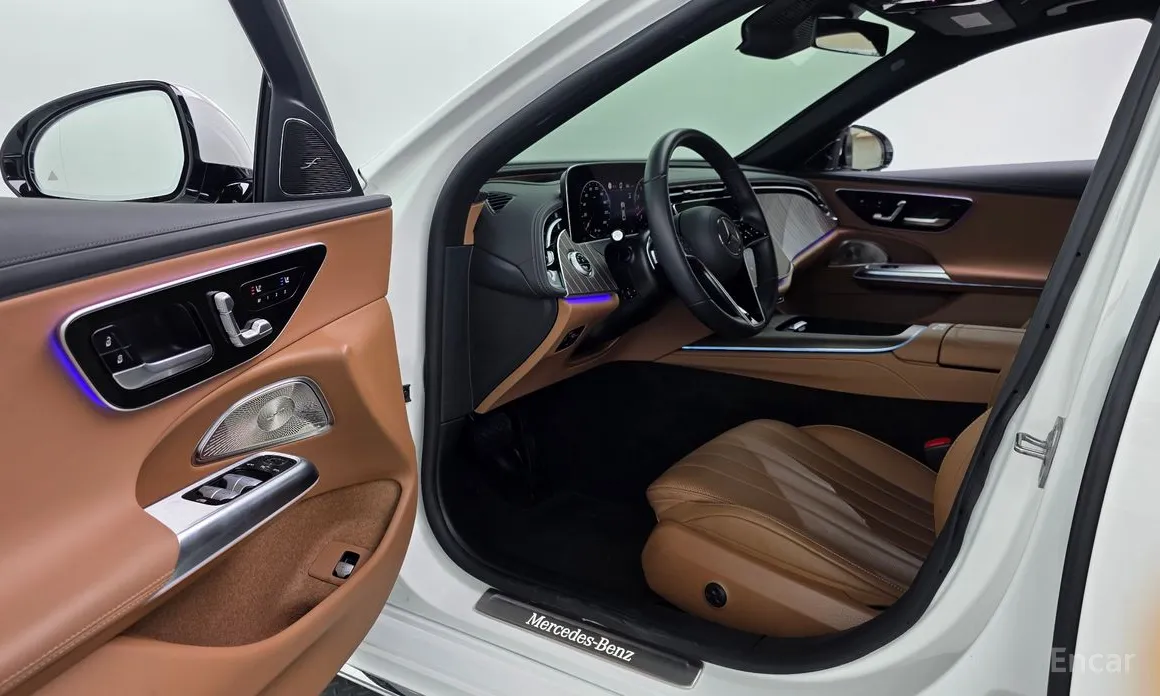 Фото 13 - Mercedes-Benz E-Class