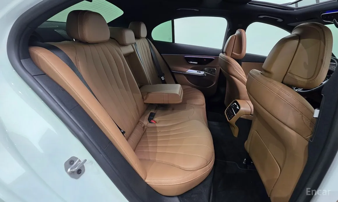 Фото 19 - Mercedes-Benz E-Class