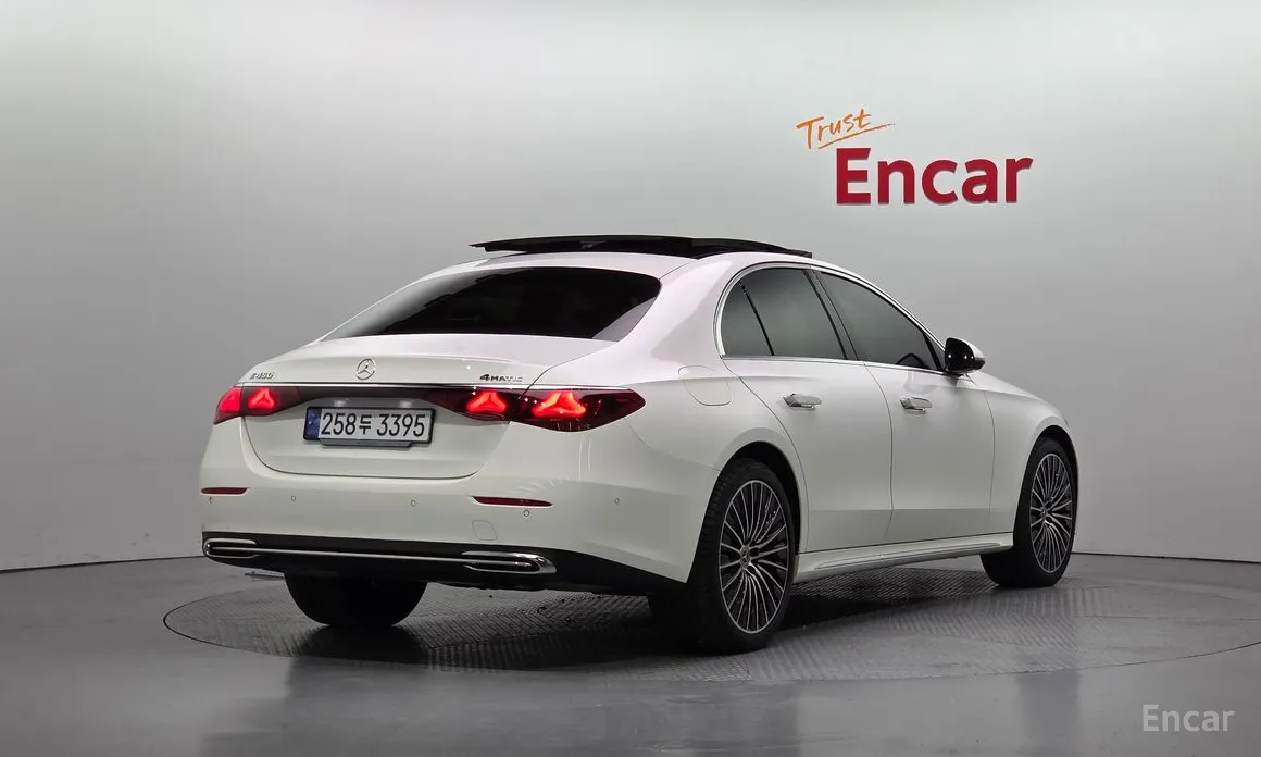 Фото 2 - Mercedes-Benz E-Class