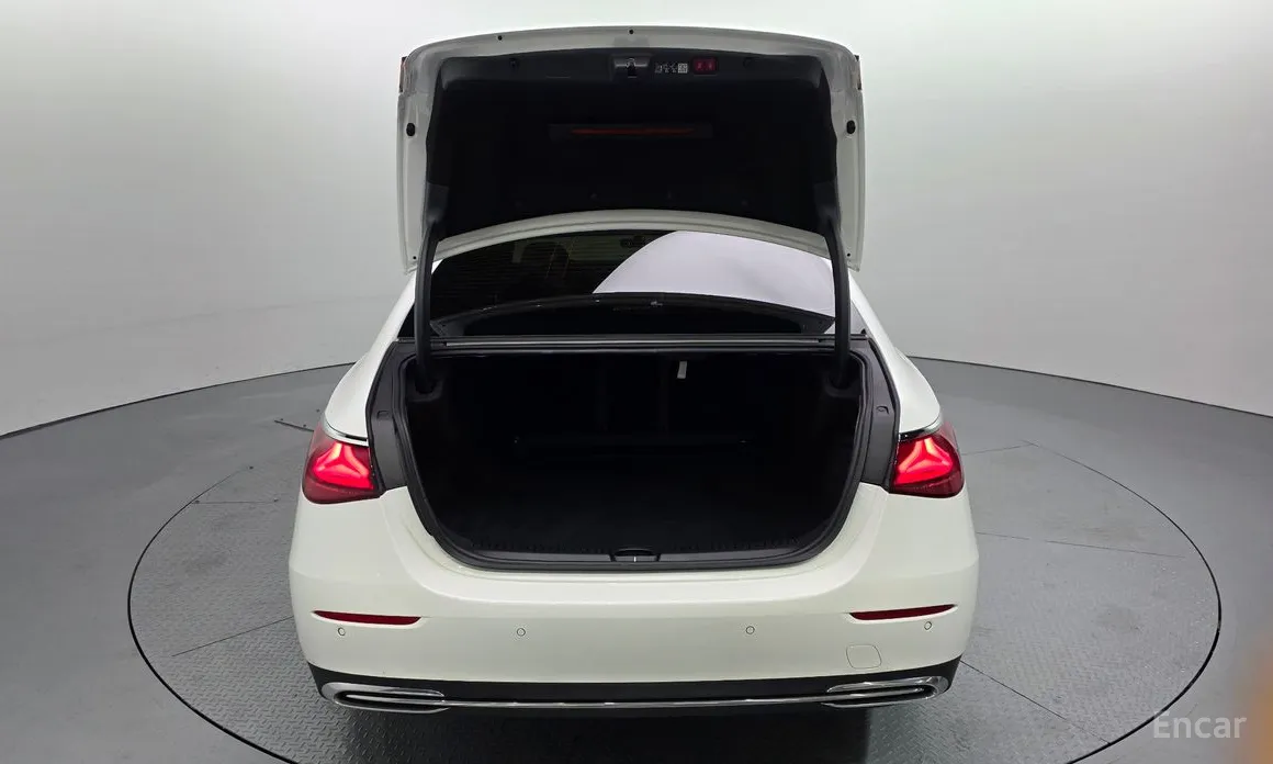 Фото 20 - Mercedes-Benz E-Class