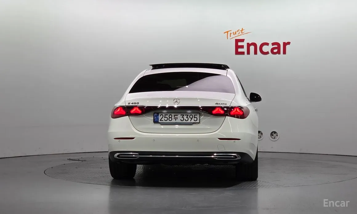 Фото 4 - Mercedes-Benz E-Class