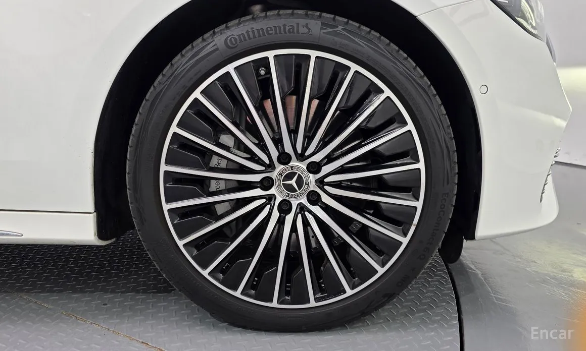 Фото 5 - Mercedes-Benz E-Class