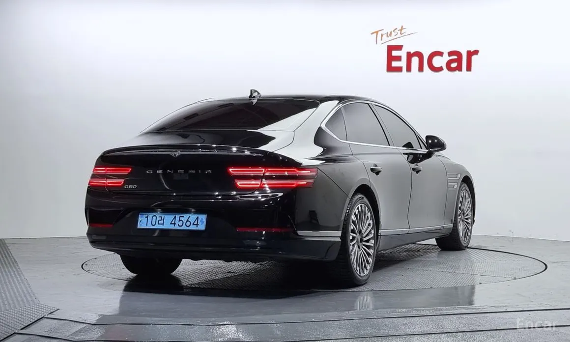 Фото 2 - Genesis G80