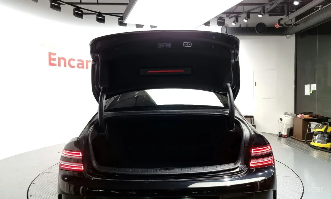 Фото 20 - Genesis G80