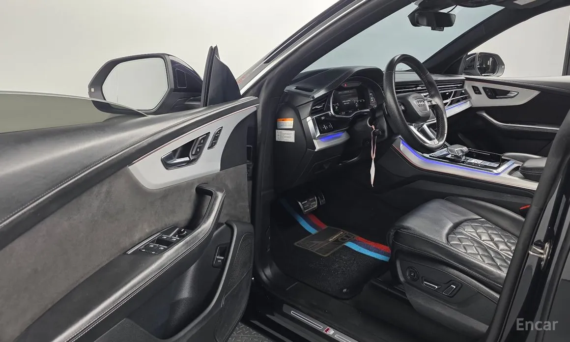 Фото 12 - Audi Q8