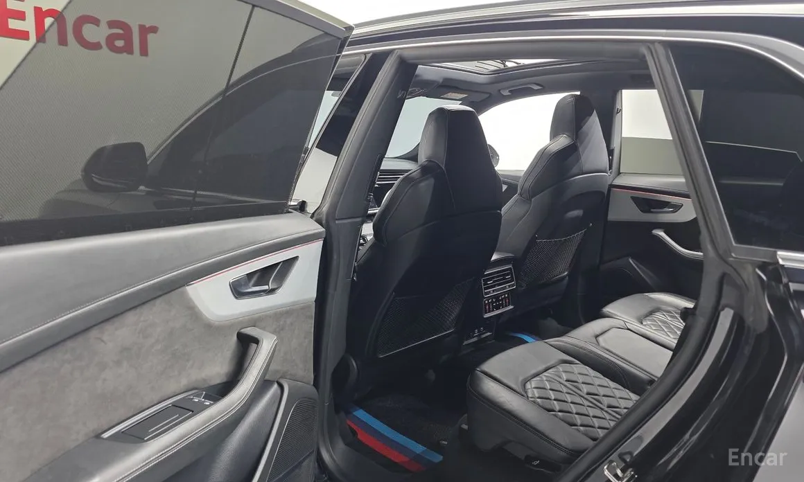 Фото 17 - Audi Q8