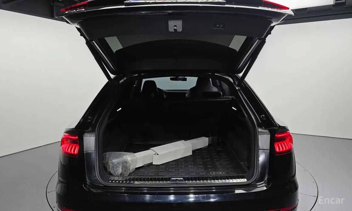 Фото 20 - Audi Q8