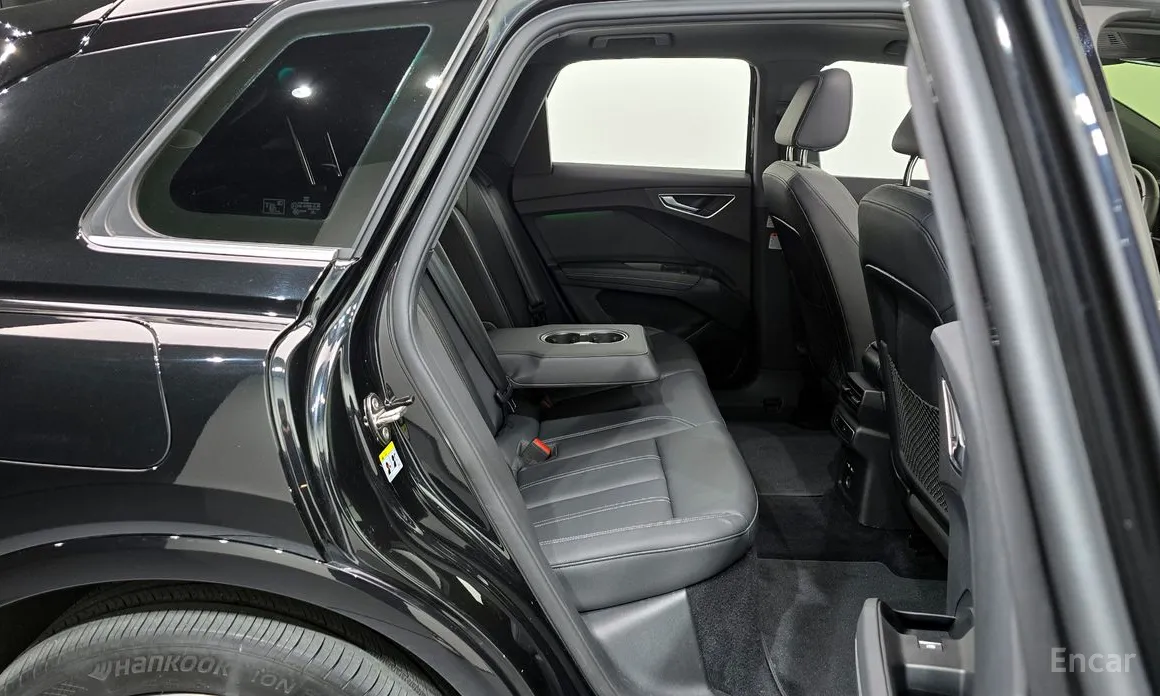 Фото 12 - Audi Q4 e-tron